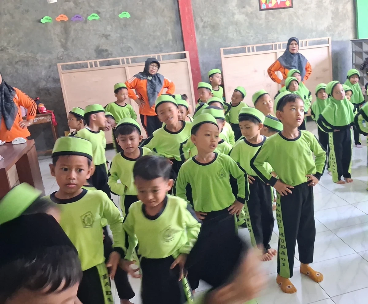 Kemeriahan Senam Bersama Siswa RA Darul Huda 1 Karanggondang