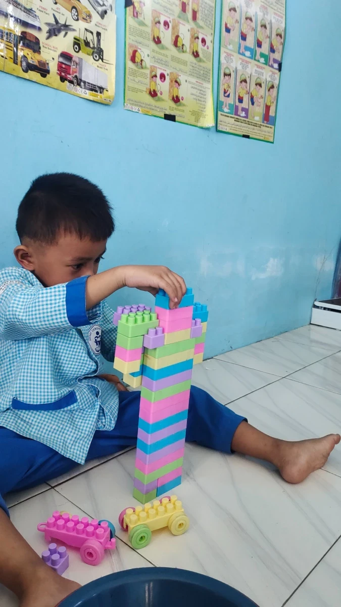 Membuat kreasi dari leggo 