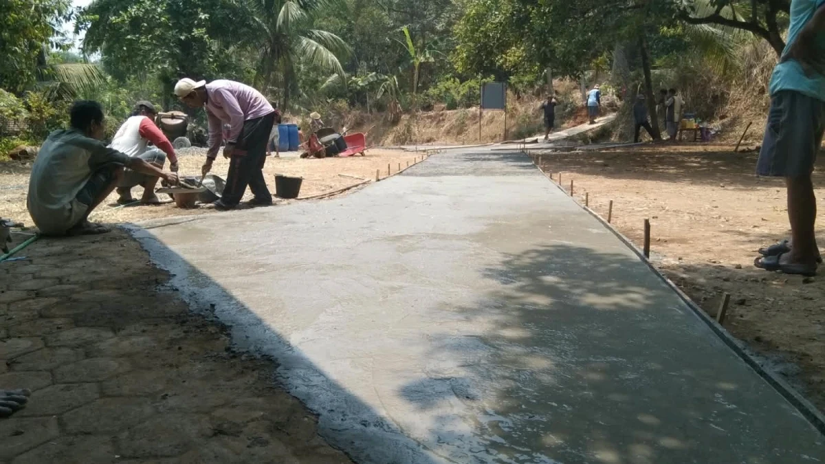 PENGECORAN JALAN