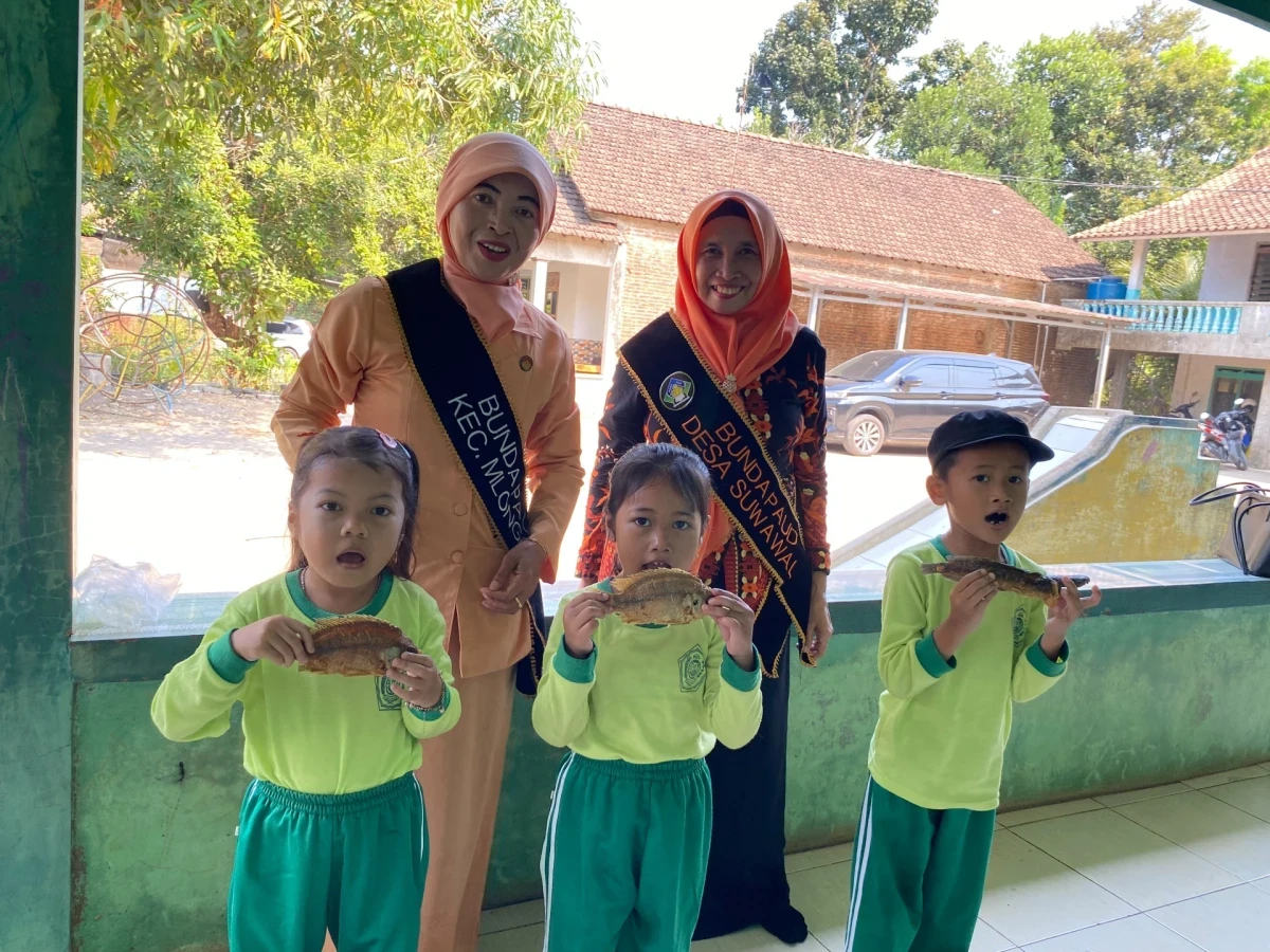 Bunda PAUD Kecamatan Mlonggo Dorong Anak Gemar Makan Ikan dan Hidup Sehat di TK TA Miftahul Ulum Suwawal