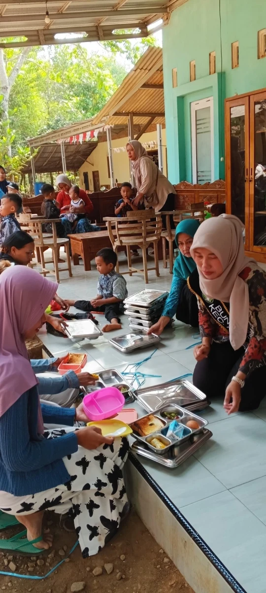 Pokja IV TP PKK Desa Lebak Pantau Pendistribusian MBG di Posyandu Harapan 5
