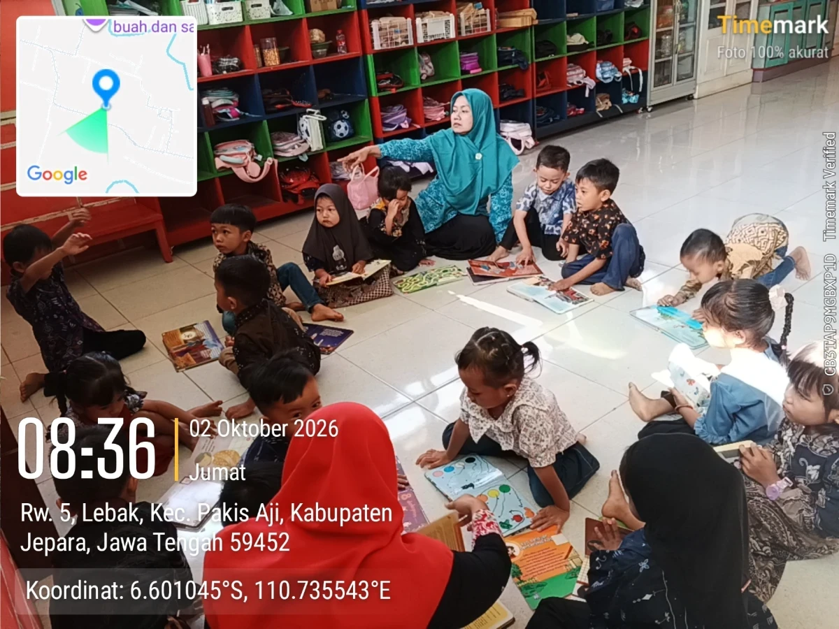 Bunda Literasi Ajak Anak-Anak Gemar Membaca di Pojok Baca Pos PAUD Tunas Harapan