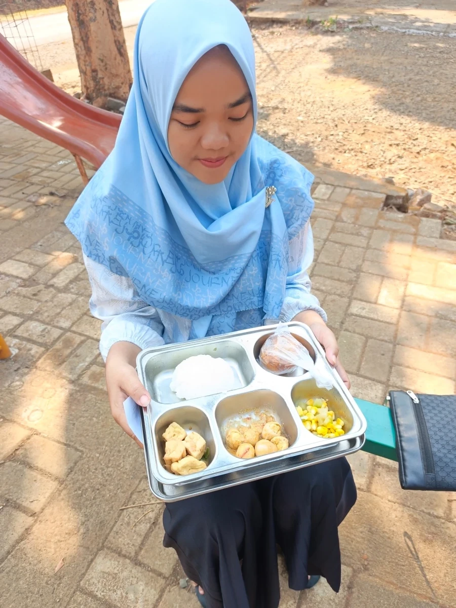 Pembagian MBG di desa geneng. 