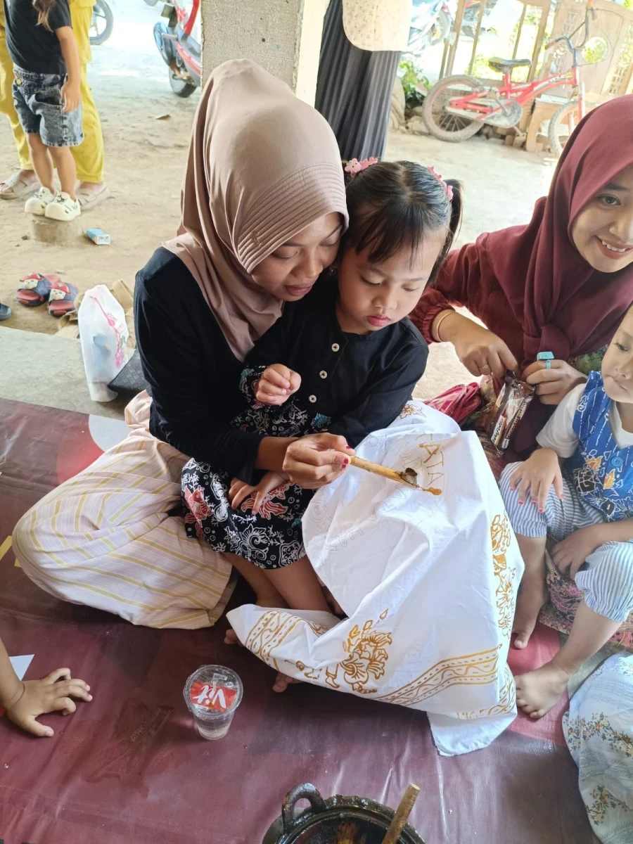 Mengenal Warisan Budaya, Belajar Membatik Sejak Dini