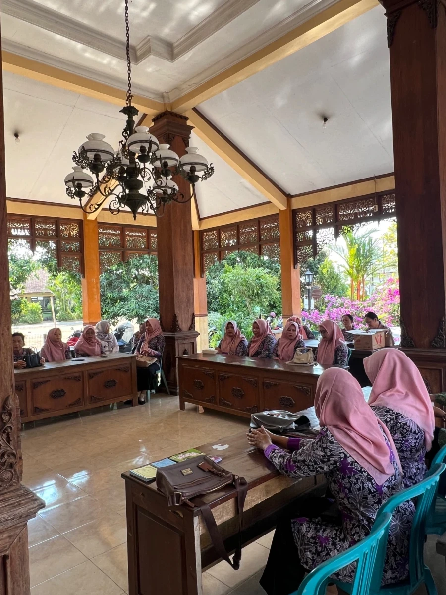 Pertemuan rutin pkk desa jerukwangi.