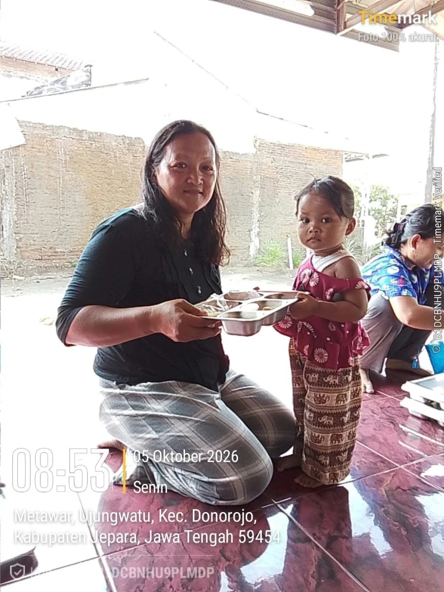PENDISTRIBUSIAN MAKAN BERGIZI BGRATI (MBG) DI POS 01 RW 01 DUKUH METAWAR