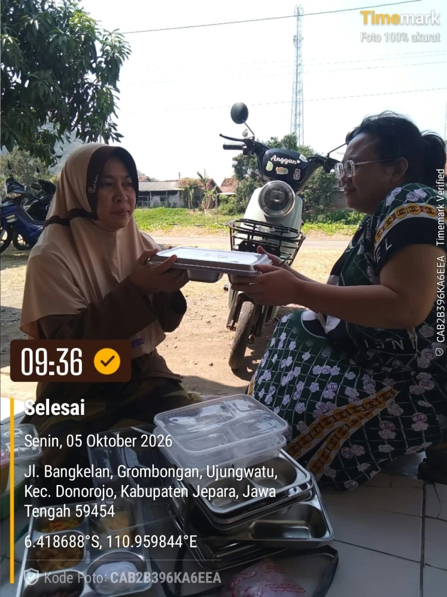 PENDISTRIBUSIAN MAKAN BERGIZI GRATIS (MBG) DI DI POS 06 RW 03 DUKUH GROBOGAN