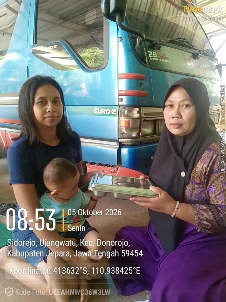 TP.PKK DESA UJUNGWATU MENDAMPINGI PENDISTRIBUSIAN MBG DI POS 02 SIDOREJO