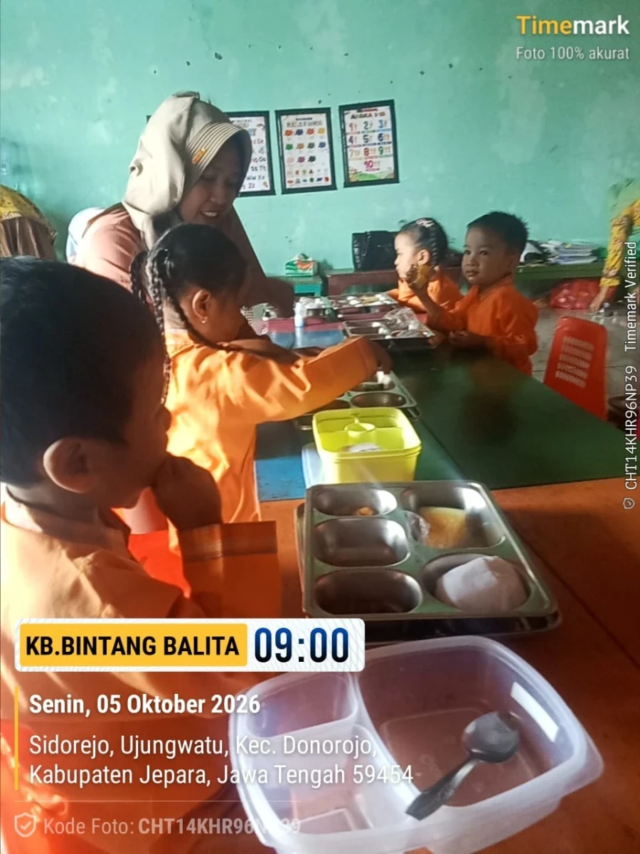 TP.PKK DESA KUNJUNGI KB BINTANG BALITA UJUNGWATU