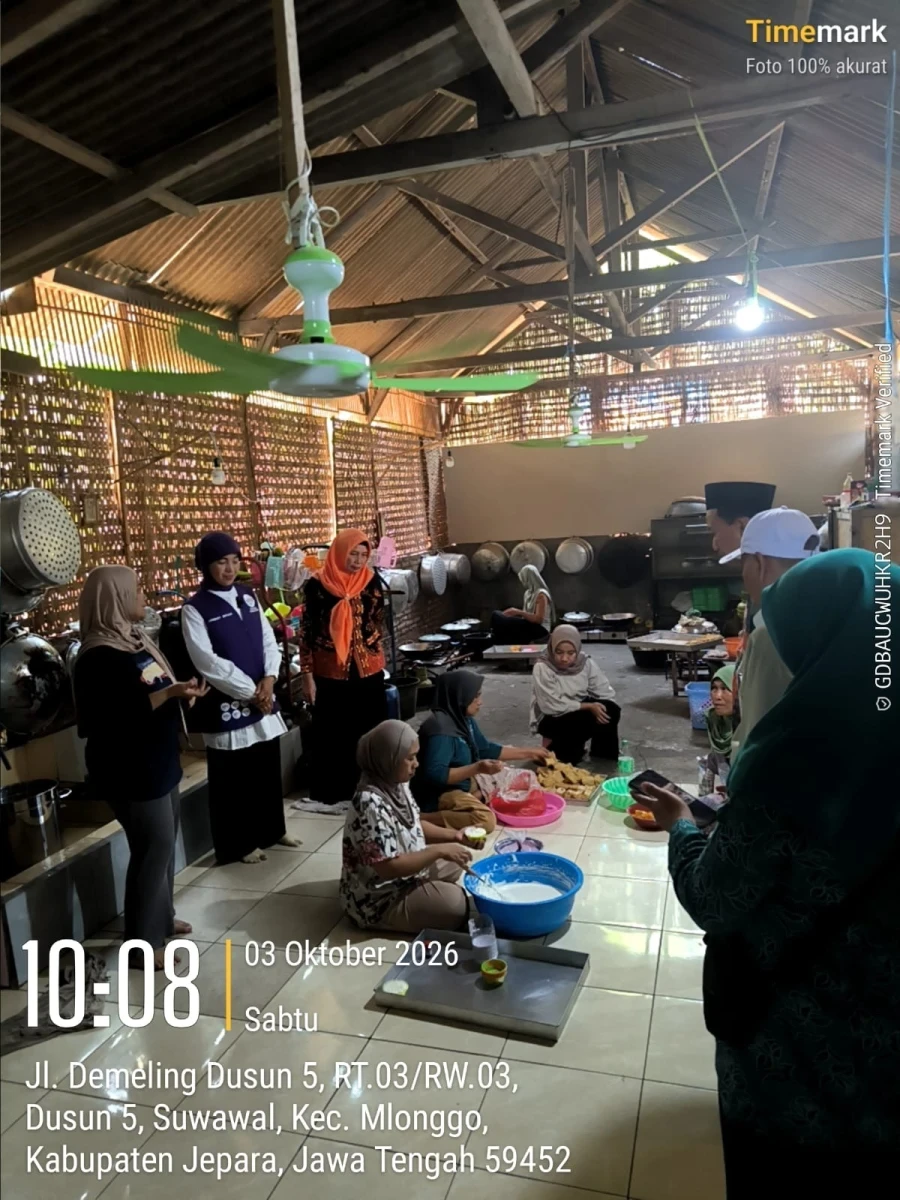 Ketua TP Posyandu Sekaligus Ketua TP PKK Kecamatan Mlonggo Kunjungi UMKM Farida Snack & Catering, Dorong UMKM Pangan yang Berkualitas dan Berdaya Saing