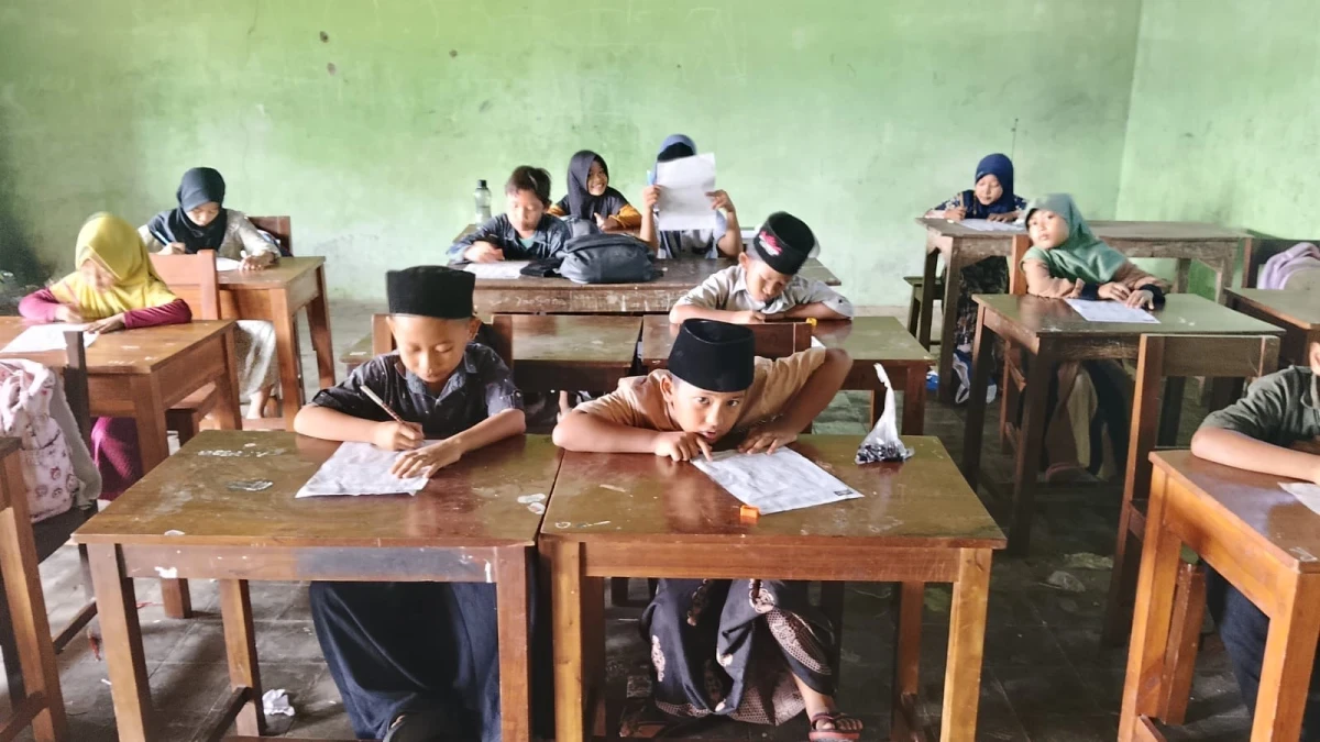 Dari Madrasah Diniyah, TP. PKK Telukawur Dorong Generasi Gemar Belajar dan Berkarakter