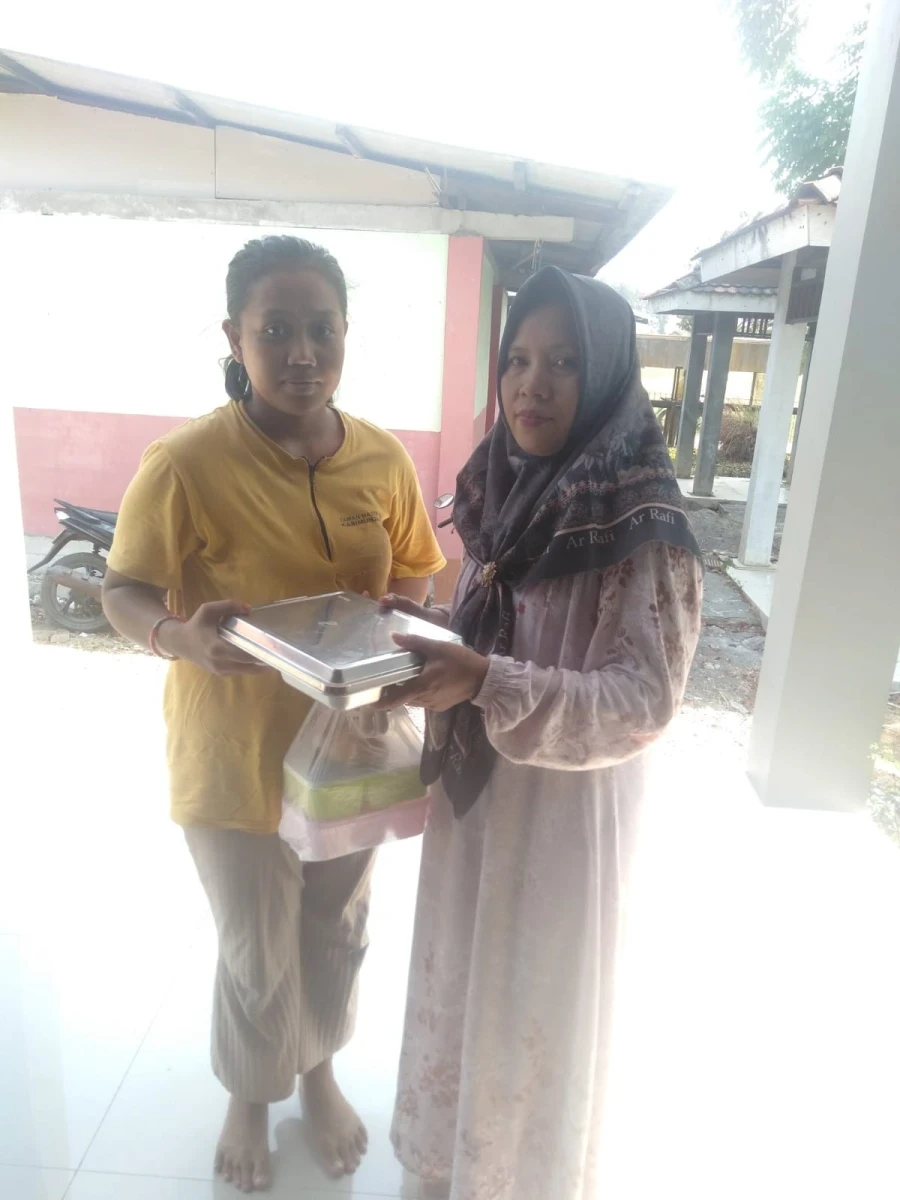 Kader Kesehatan dan Posyandu Telukawur Bagikan Makanan Bergizi Gratis untuk Ibu Menyusui
