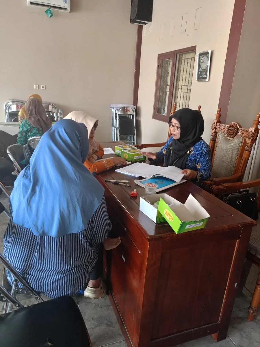 TP PKK desa Sengonbugel mendapatkan pendampingan dari TP PKK kecamatan Mayong 