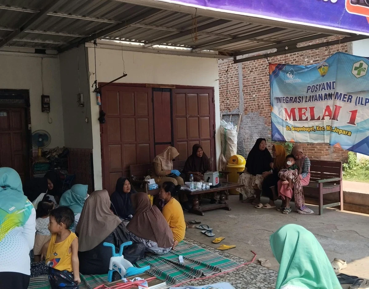 Pelaksanaan kegiatan posyandu Melati 1 pada bulan Oktober di rumah bapak Syafiq RT 3 RW 1 