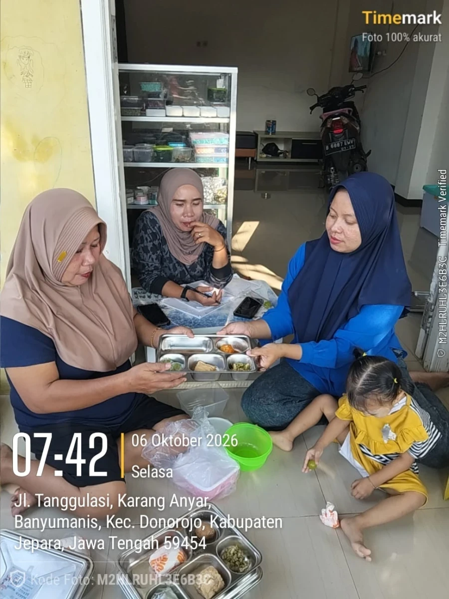 PENDISTRIBUSIAN BMG DAN PMT POS MAWAR MERAH 1 DESA BANYUMANIS