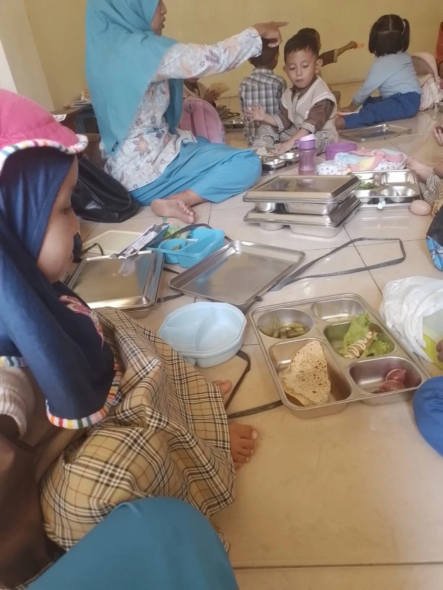 MAKANAN BERGIZI GRATIS