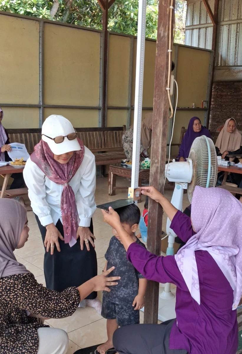 Kegiatan Posyandu Balita Posyandu Harapan 6 Desa Karanggondang: Upaya Bersama Pantau Tumbuh Kembang  Anak