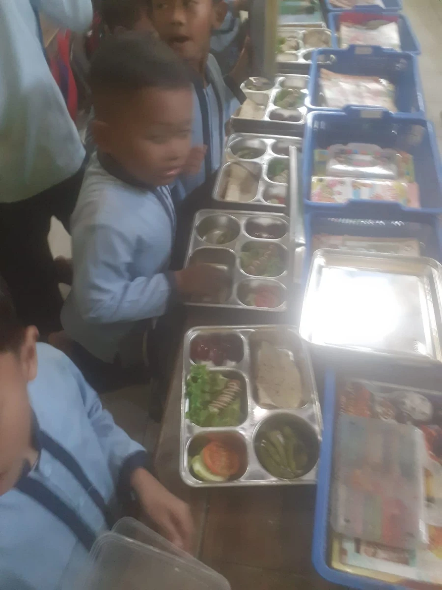 MAKANAN BERGIZI GRATIS
