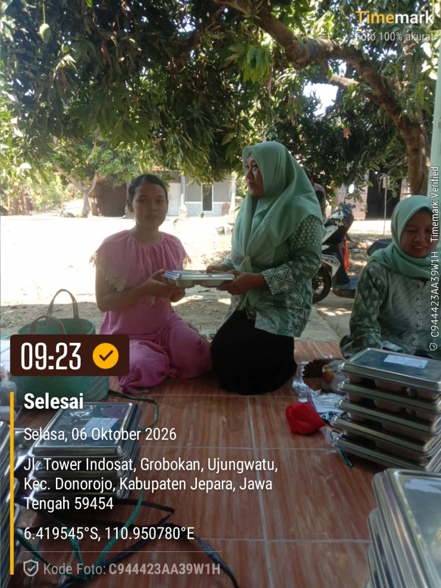 TP.PKK DESA DAMPINGI PENDISTRIBUSIAN MBG DI POS 03 DUKUH GROBOGAN
