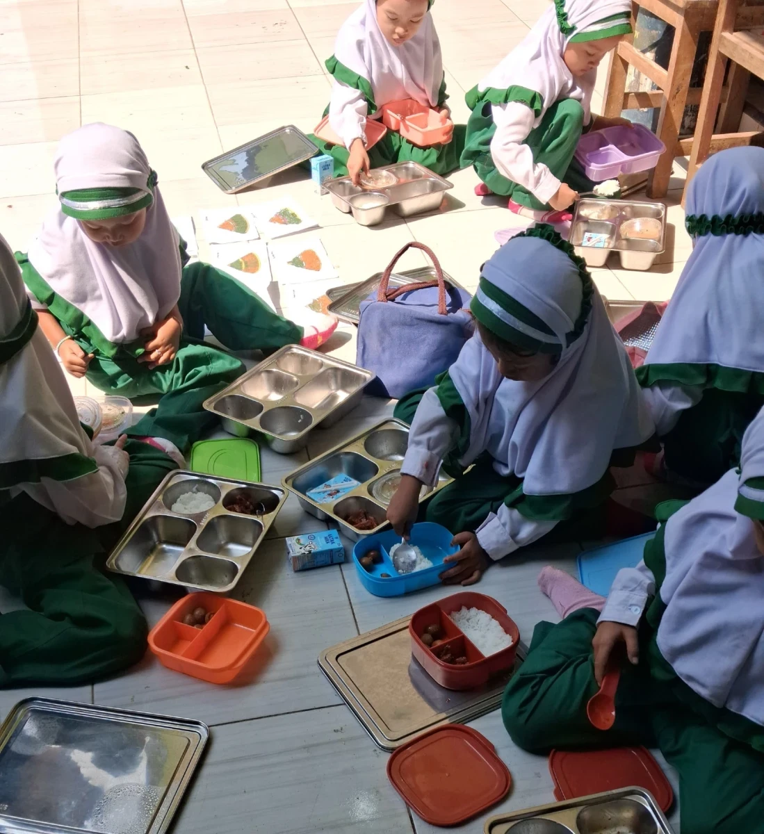 Menu Sehat & Bergizi: Program Makan Bergizi Gratis (MBG) RA Darul Huda 1 Karanggondang