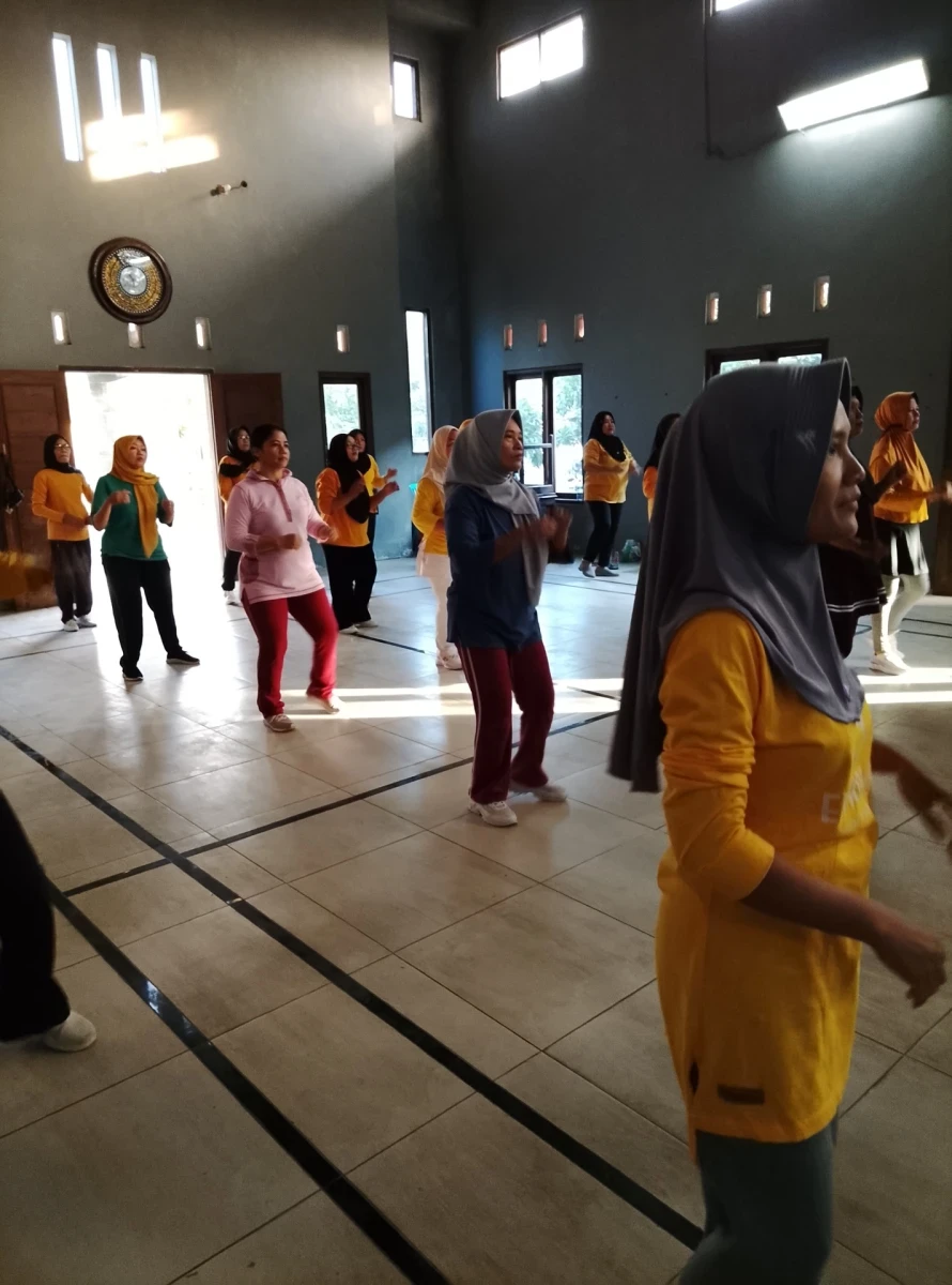 Senam Rutin Ibu Ibu PKK  Desa Bendanpete 