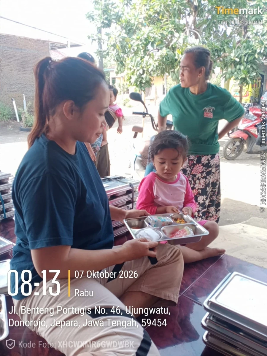 PENDISTRIBUSIAN MAKAN BERGIZI GRATIS (MBG) DI POS 04 RW 01 METAWAR
