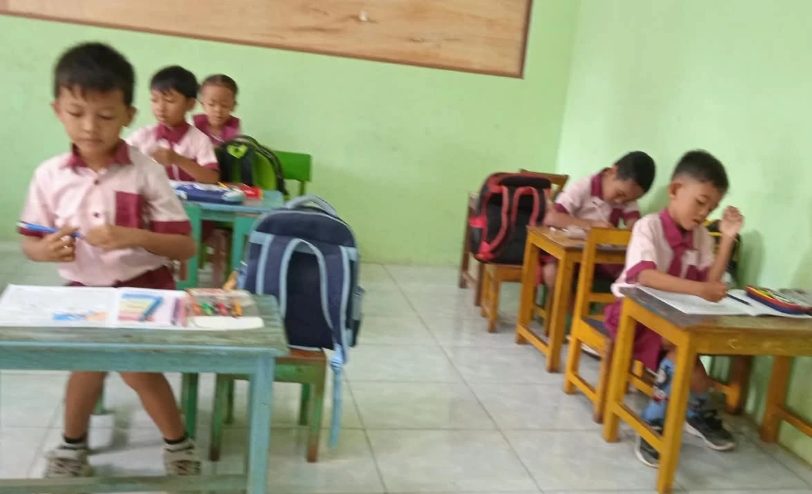 Menulis Kalimat Sederhana: "Aku Belaja