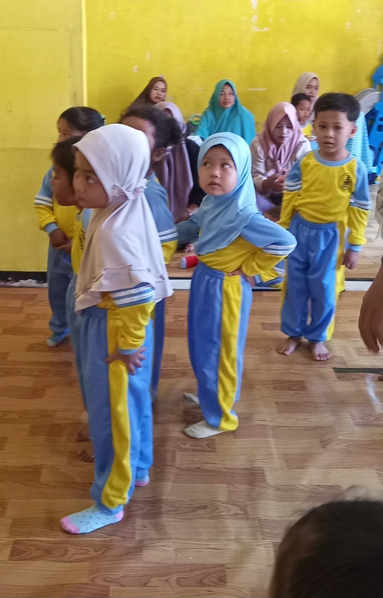 Serunya Olahraga Ketangkasan: Lari Berkelok dan Melompati Lingkaran