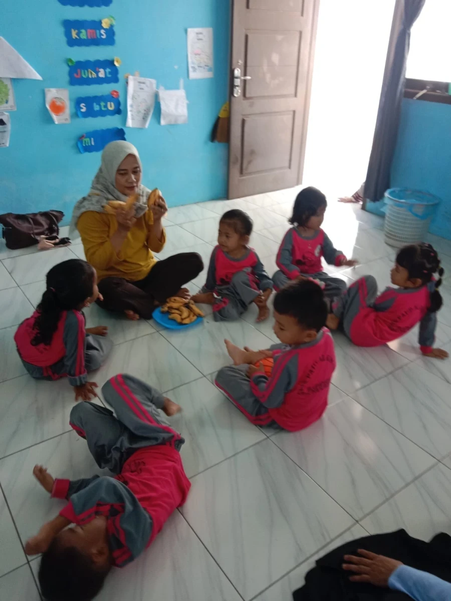 Memperkenalkan buah pisang 