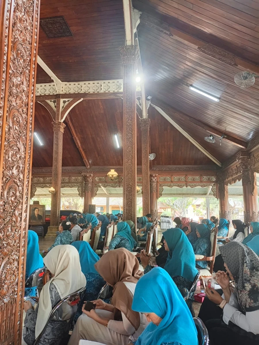 TP PKK Kecamatan Kembang Dukung Penguatan Ketahanan Keluarga melalui Bimbingan Perkawinan Pranikah