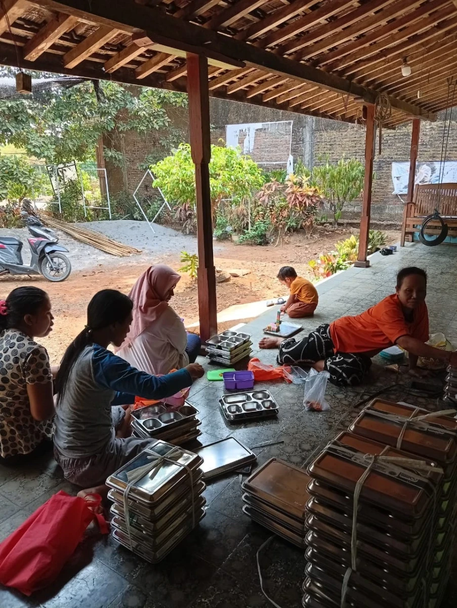 MAKANAN BERGIZI GRATIS