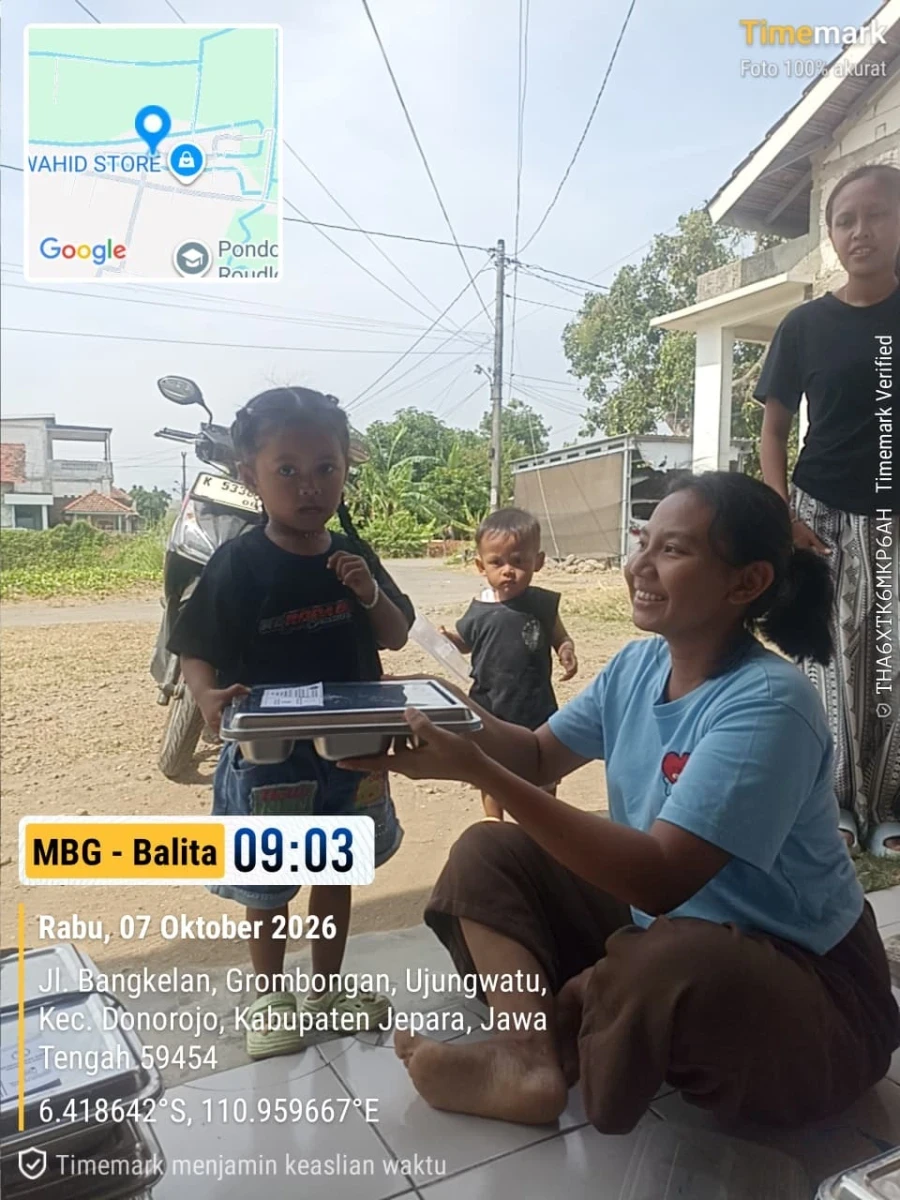 PENDISTRIBUSIAN MAKAN BERGIZI GRATIS  (MBG) DI RW 03 POS 06 GROBOGAN
