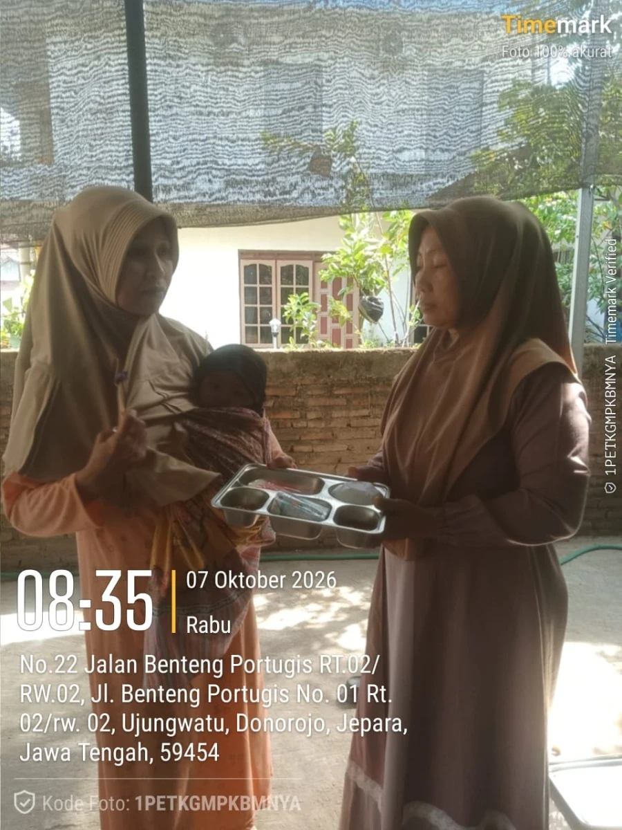 PENDISTRIBUSIAN MAKAN BERGIZI GRATIS (MBG) DI RW 02 POS 05 SIDOREJO