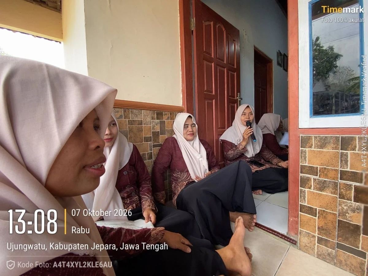 PERTEMUAN PKK DI RT 07 RW 02 SIDOREJO