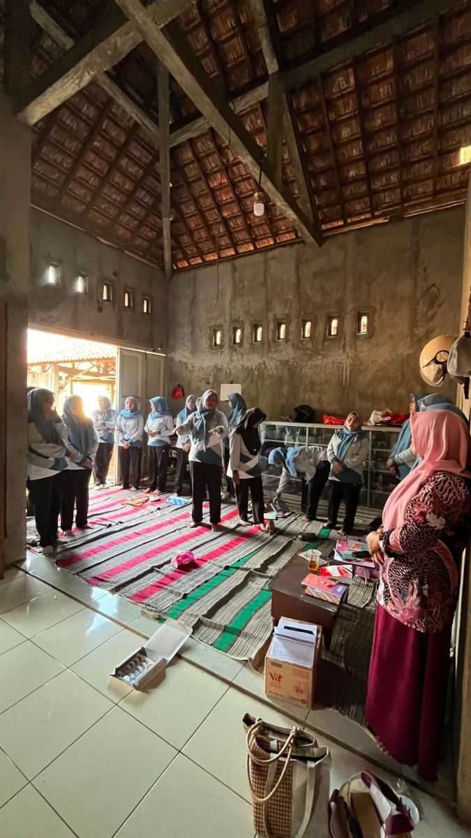 kegiatan rutinan bulanan pkk rt 1 rw 1 dukuh Randusari dengan kegiatan kesehatan yaitu senam bersama 