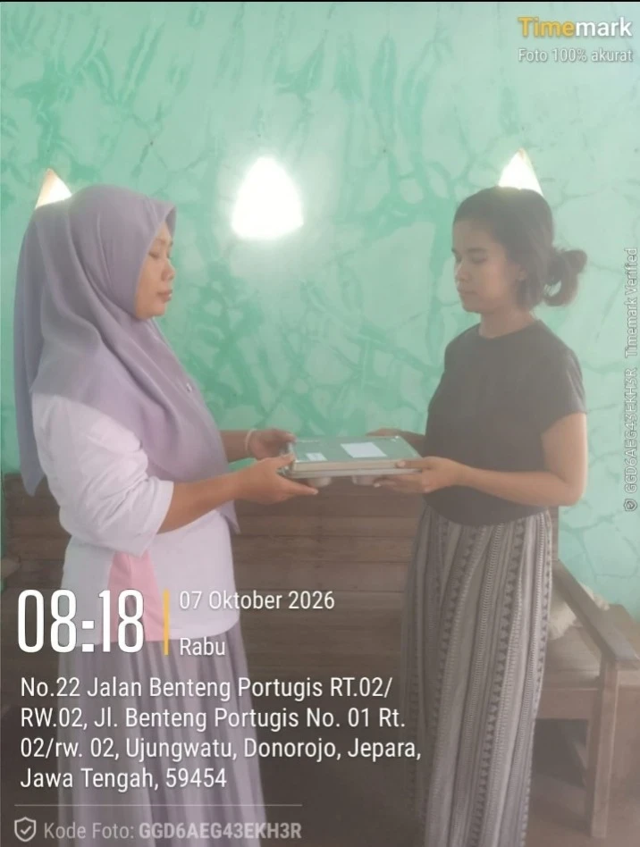 TP.PKK DESA DAMPINGI PENDISTRIBUSIAN MBG DI POS 02 RW 02 SIDOREJO