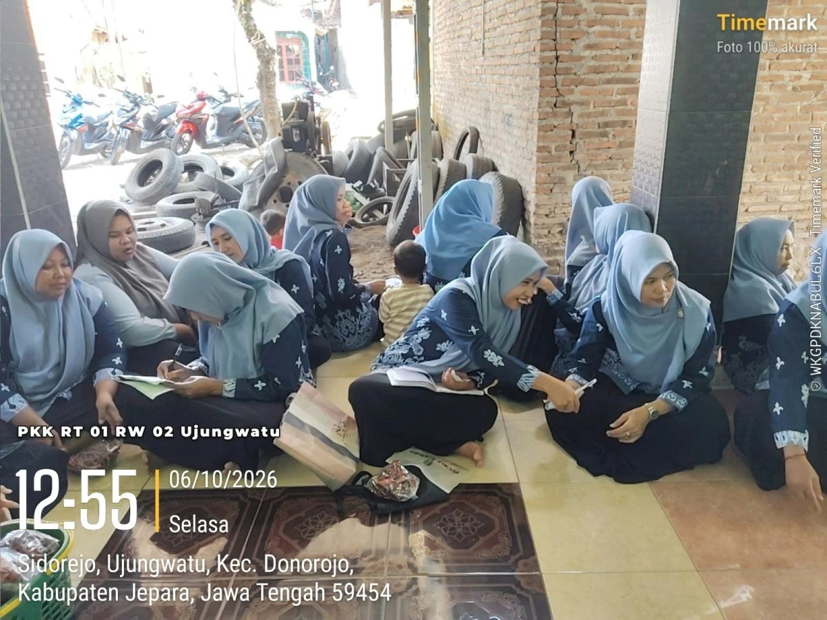 PERTEMUAN PKK DI RT 01 RW 02 SIDOREJO