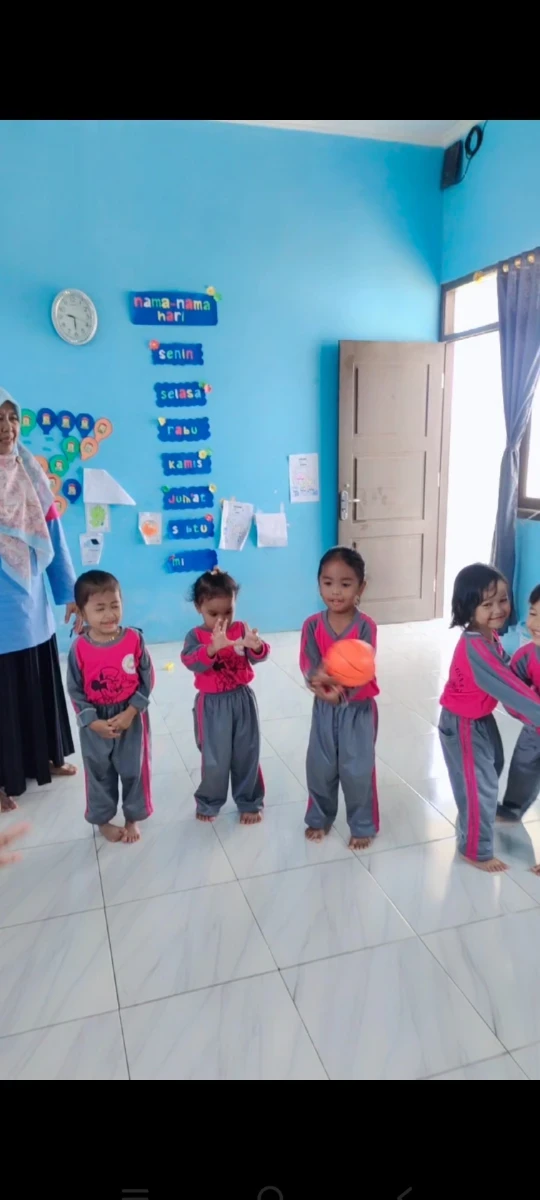 Melatih menangkap bola 