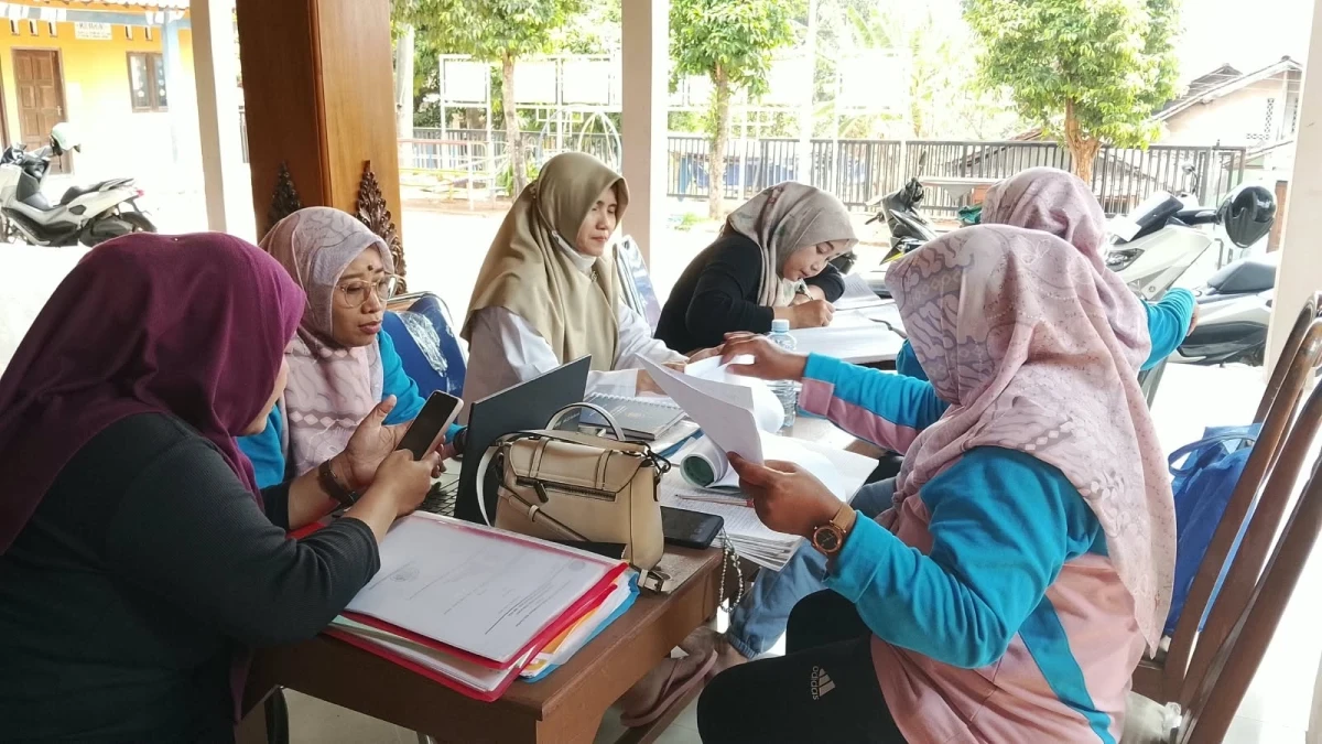RAPAT PERSIAPAN EVALUASI AKHIR PGORAM DI DESA RENGGING