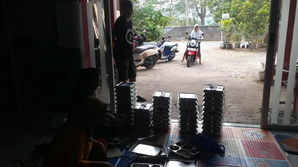 MAkANAN BERGIZI GRATIS