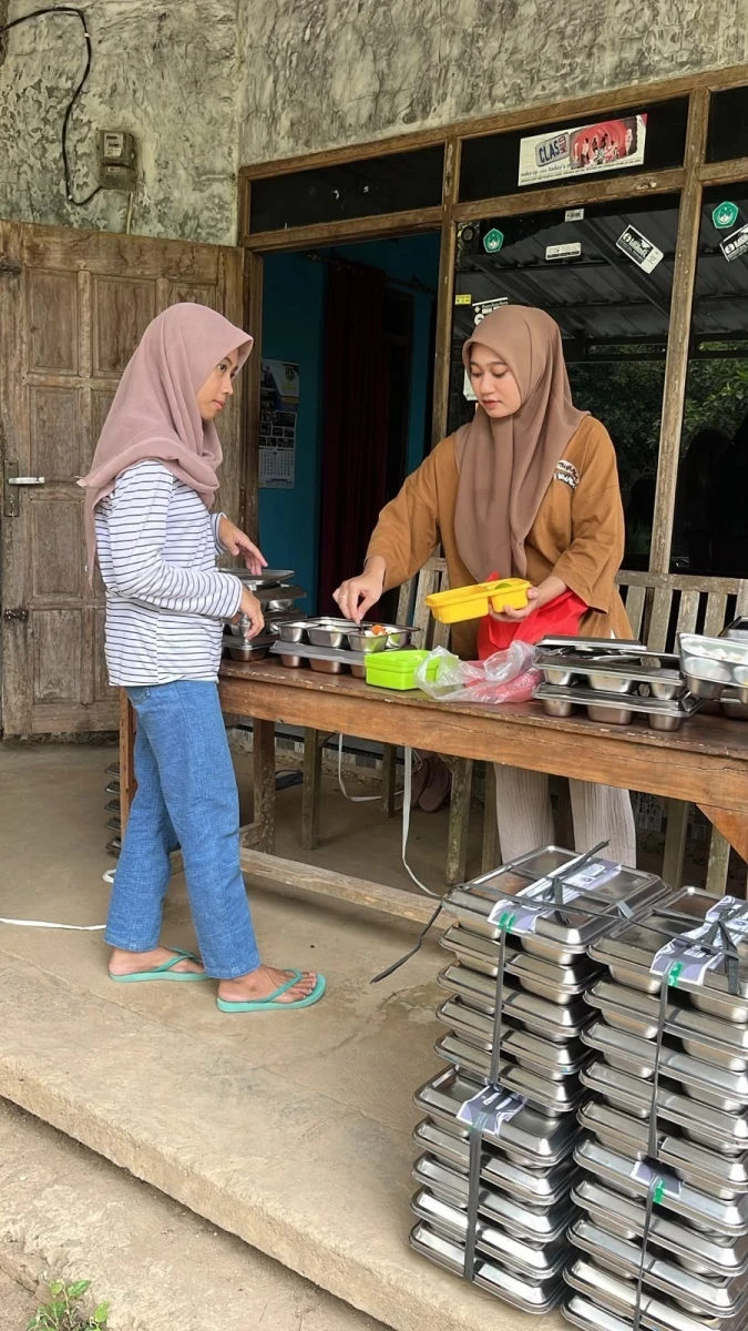 MAKANAN BERGIZI GRATIS