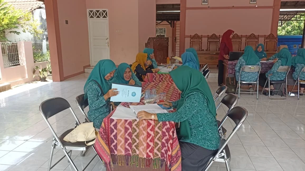 TP PKK Desa Bandungrejo mengikuti pembinaan administrasi desa binaan