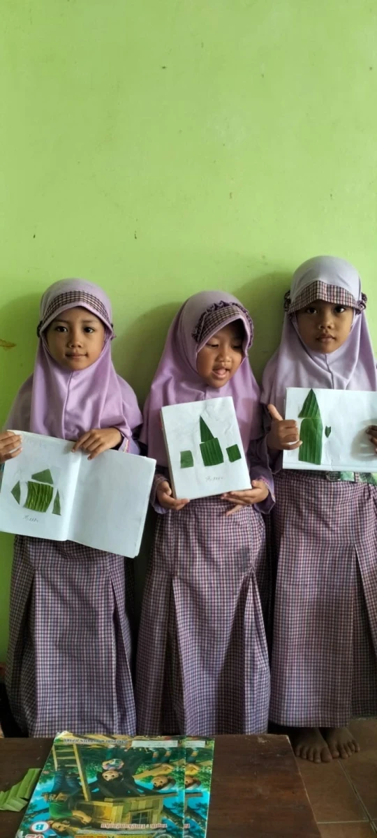 Membuat Rumah dari pohon pisang, dan nama dari bahan alam