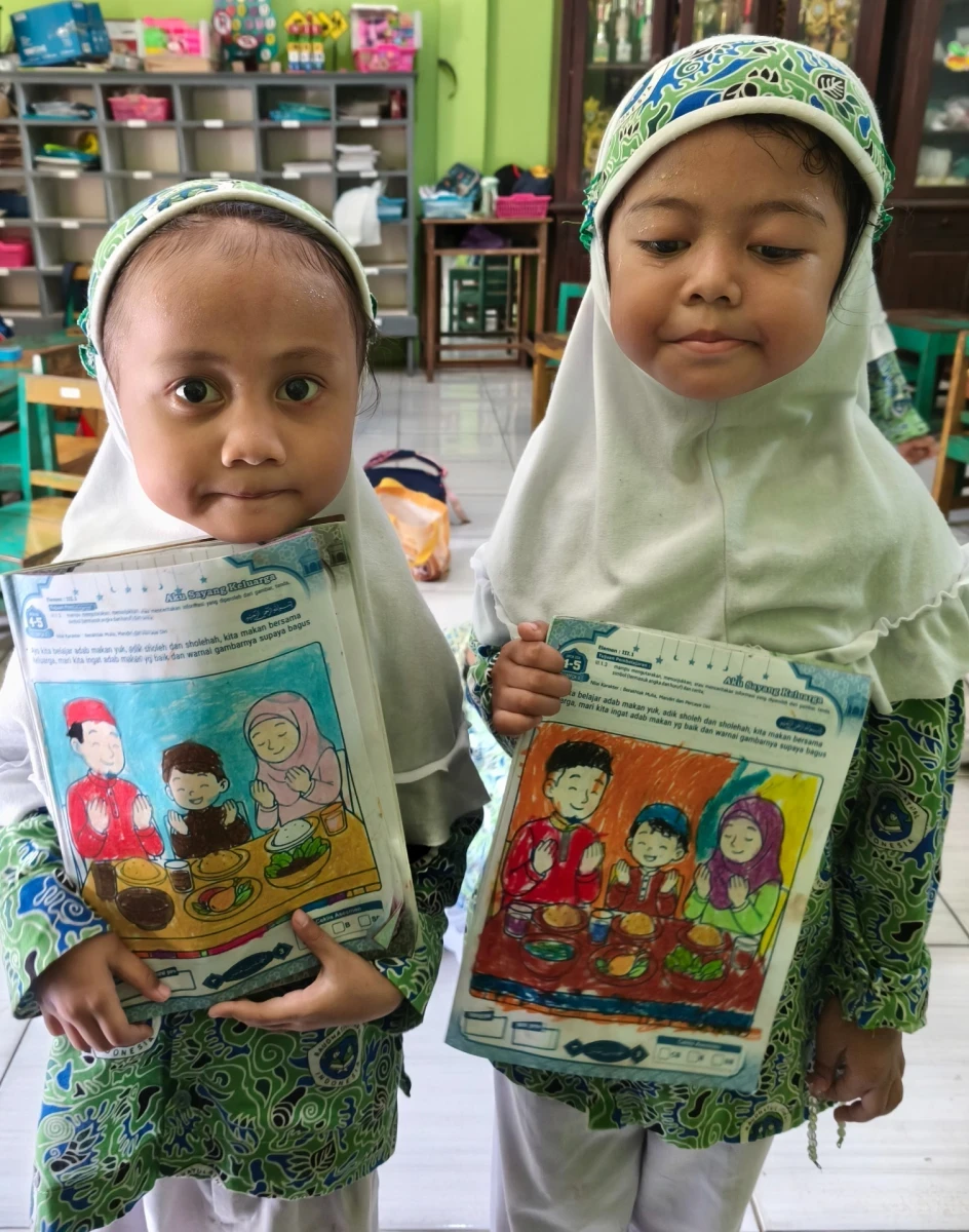 Kreativitas Cilik RA Darul Huda 1 Karanggondang Ungkap Kasih Sayang Lewat Warna