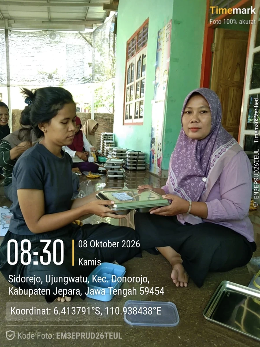 PENDISTRIBUSIAN MAKAN BERGIZI GRATIS (MBG) DI RW 02 POS 02 SIDOREJO