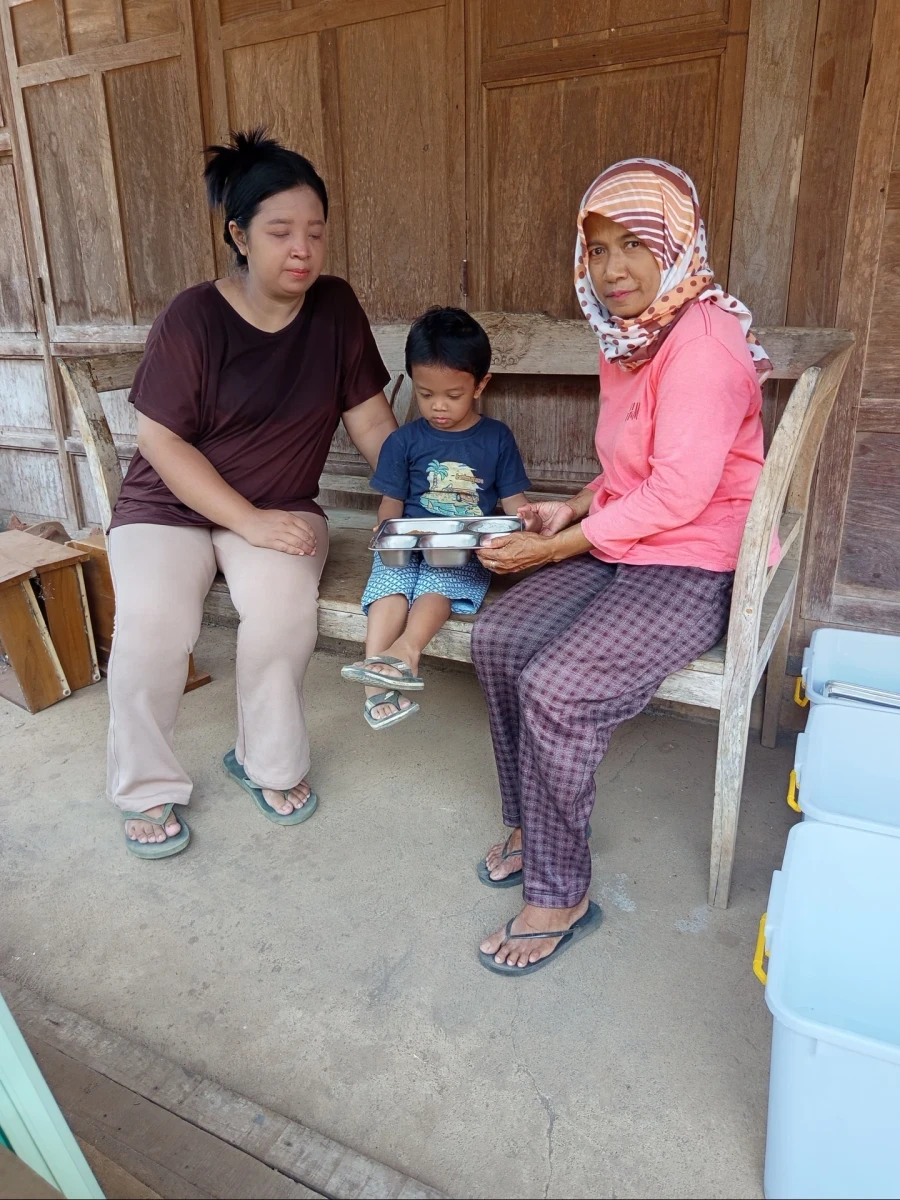 Mbg desa Langon post Melati 1 Pembagian mbg dengan sasaran bumil, busui , balita non PAUD