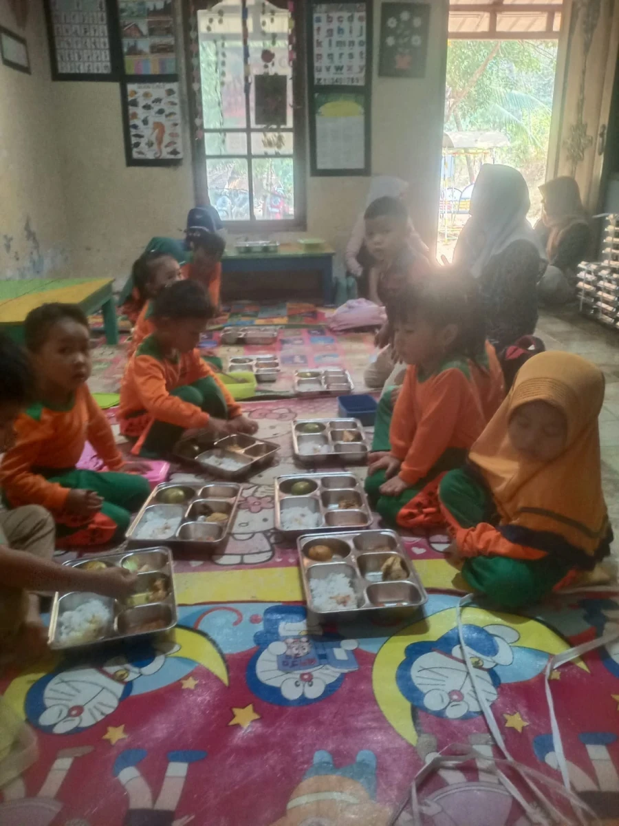 MAKANAN BERGIZI GRATIS