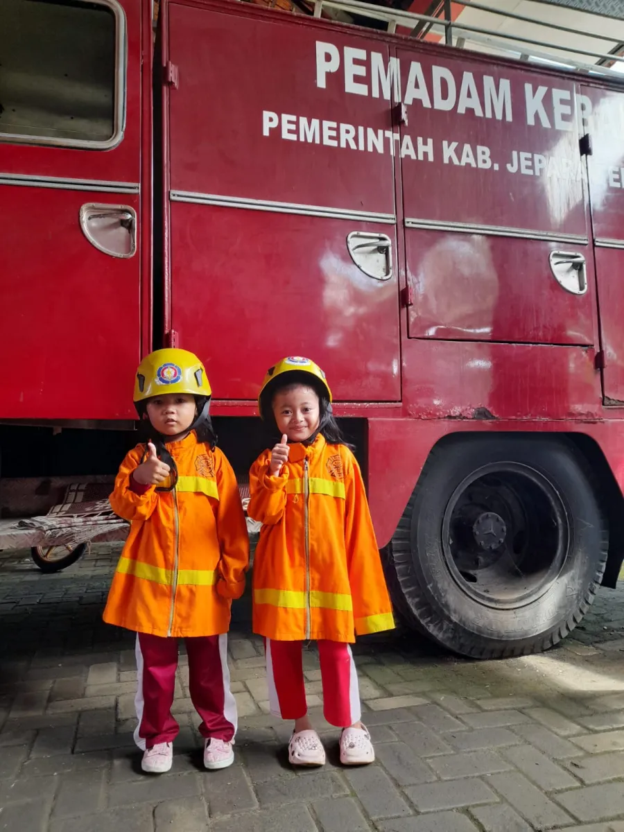 Pendidikan di Luar Kelas/Outing Class Pos Paud Nusa Jaya Indah