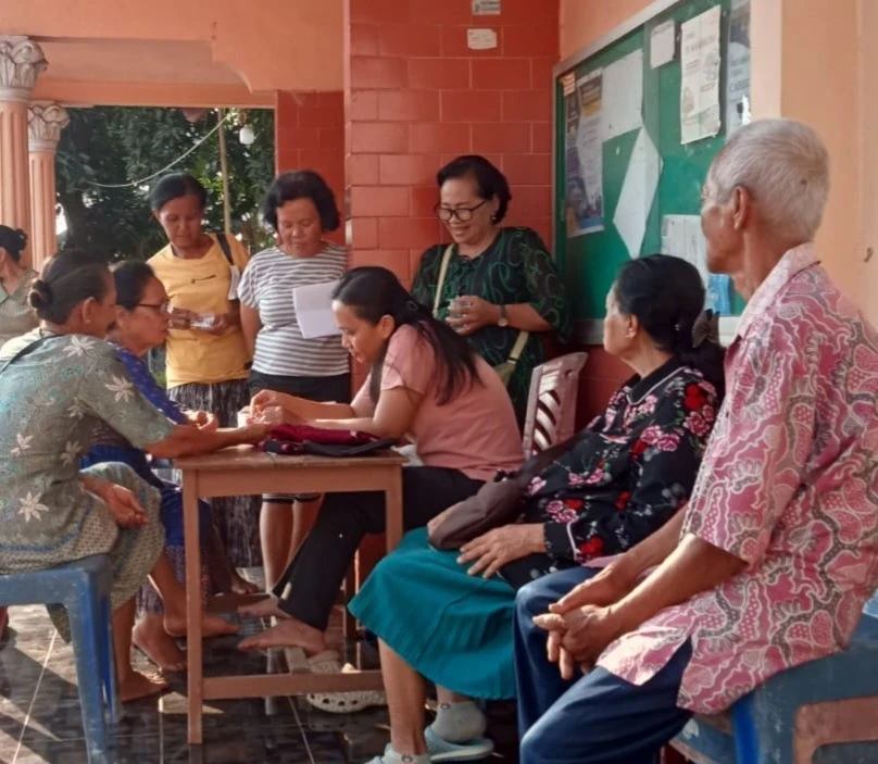 Nakes Puskesmas Mlonggo Gelar Pemeriksaan Lansia di GITJ Balongarto Karanggondang