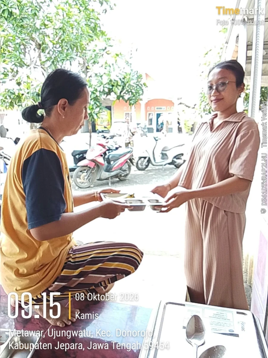 TP.PKK DESA DAMPINGI PENDISTRIBUSIAN MBG DI RW 01 POS 01 GROBOGAN